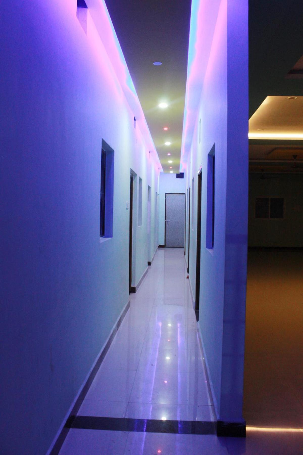 Utsav Lodge And Mangal Bhavan Piparia Exterior photo