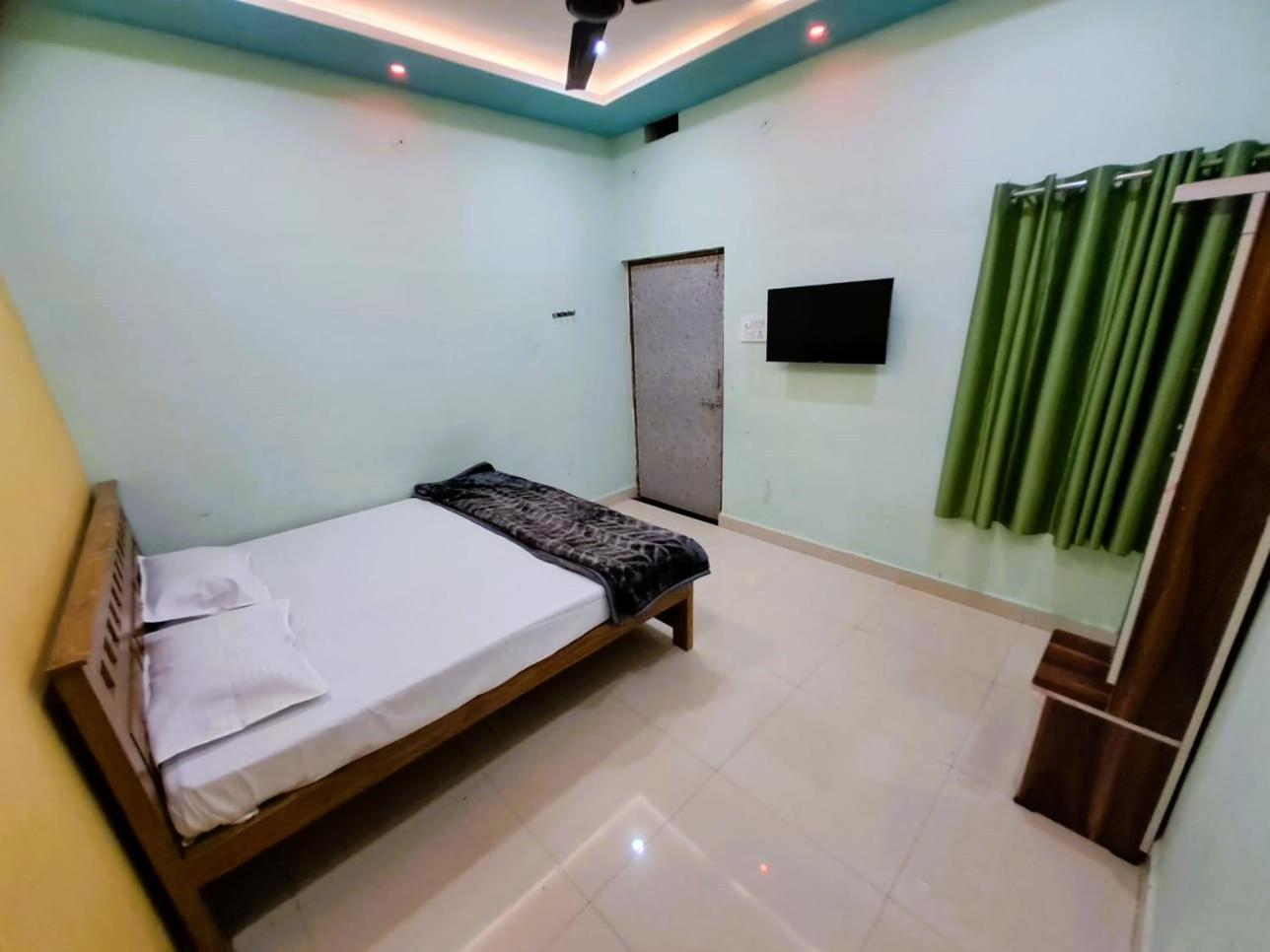 Utsav Lodge And Mangal Bhavan Piparia Exterior photo