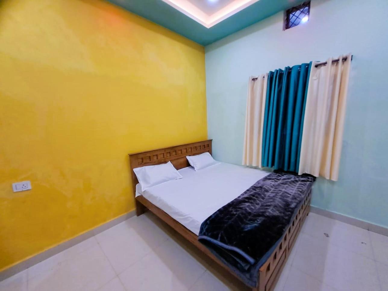 Utsav Lodge And Mangal Bhavan Piparia Exterior photo