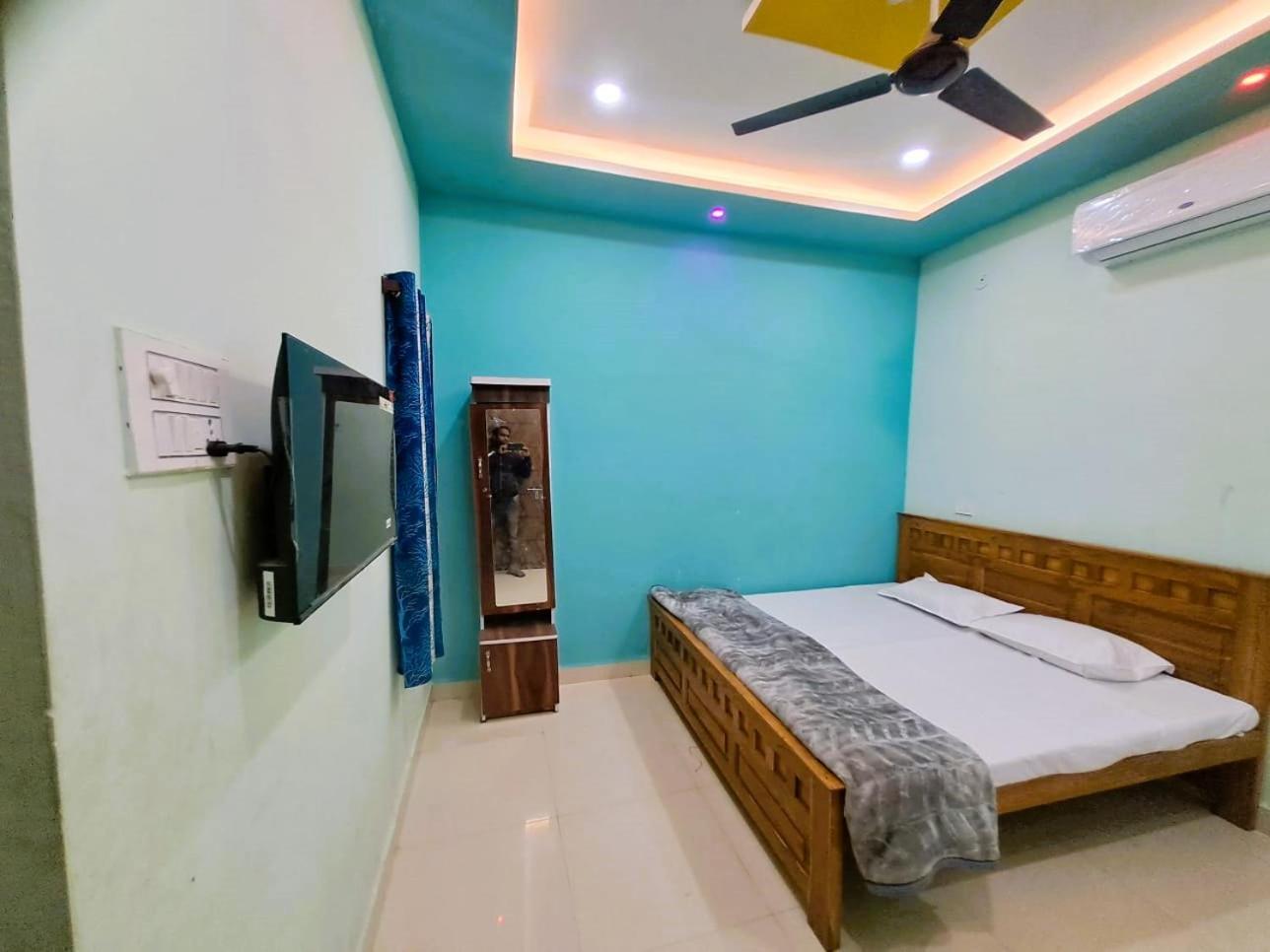 Utsav Lodge And Mangal Bhavan Piparia Exterior photo